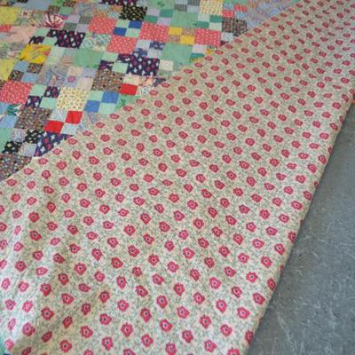 LOT 69. VINTAGE QUILT