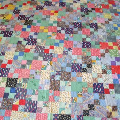 LOT 69. VINTAGE QUILT