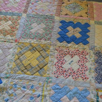LOT 70. VINTAGE QUILT