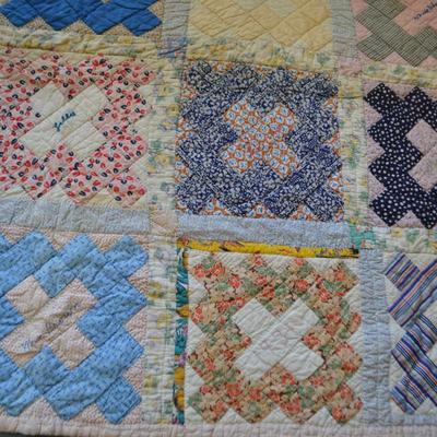 LOT 70. VINTAGE QUILT