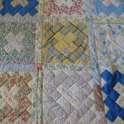 LOT 70. VINTAGE QUILT