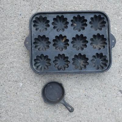 CASTIRON TURK HEAD PAN AND SMALL LODGE SKILLET