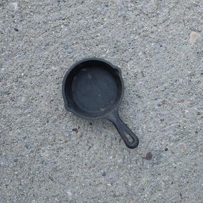 CASTIRON TURK HEAD PAN AND SMALL LODGE SKILLET