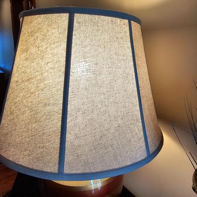 Decorative Table Lamp & Two Vases (LR-JS)