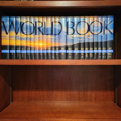 World Book Encyclopedia Set (LR-DW)