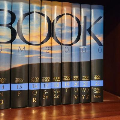 World Book Encyclopedia Set (LR-DW)