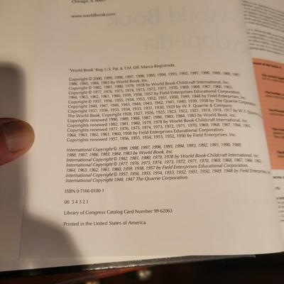 World Book Encyclopedia Set (LR-DW)