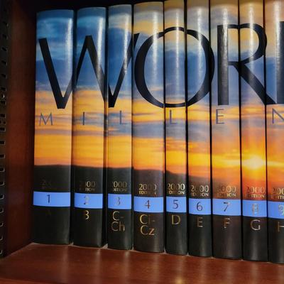 World Book Encyclopedia Set (LR-DW)