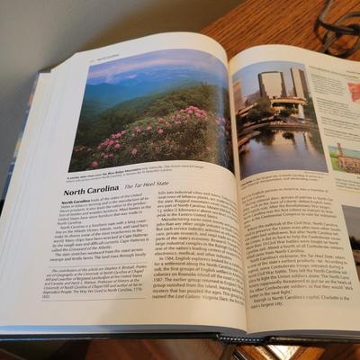 World Book Encyclopedia Set (LR-DW)