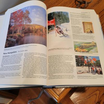 World Book Encyclopedia Set (LR-DW)