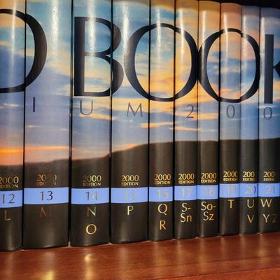 World Book Encyclopedia Set (LR-DW)