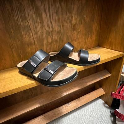 Clarks, Sketchers, Tommy Hilfiger & More Size 8.5 Sandals (BR2-RG)