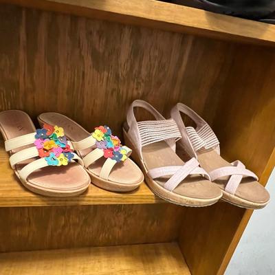 Clarks, Sketchers, Tommy Hilfiger & More Size 8.5 Sandals (BR2-RG)