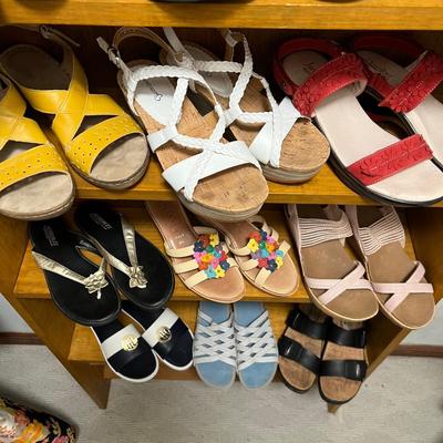 Clarks, Sketchers, Tommy Hilfiger & More Size 8.5 Sandals (BR2-RG)