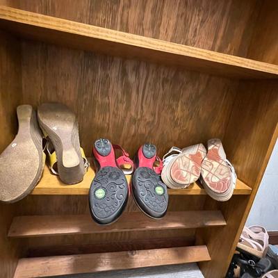 Clarks, Sketchers, Tommy Hilfiger & More Size 8.5 Sandals (BR2-RG)