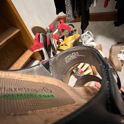 Clarks, Sketchers, Tommy Hilfiger & More Size 8.5 Sandals (BR2-RG)