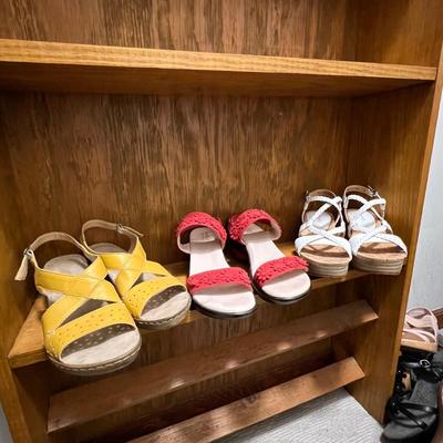 Clarks, Sketchers, Tommy Hilfiger & More Size 8.5 Sandals (BR2-RG)