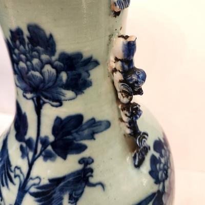 Lot #212 Large Blue/White Antique Chinese Vase - Qing Dynasty 1644-1911