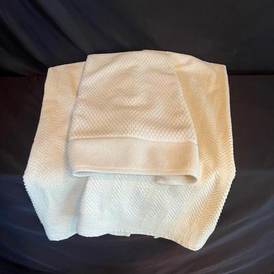 Bath Towels: Biltmore, Premium Collection, & More (BR1-MG)