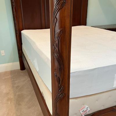 Beautiful Mahogany Claw Foot Canopy Queen Bed ~ SEALY Mattress & Box Spring Included