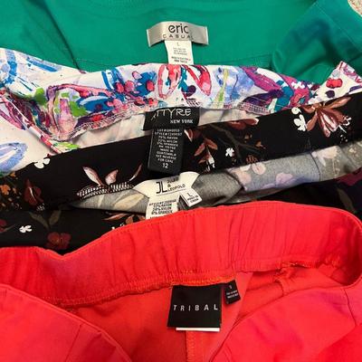 Slim-Sation, Tribal & More Capris Size M/L Plus Leggings (BR2-RG)