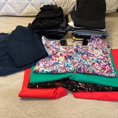 Slim-Sation, Tribal & More Capris Size M/L Plus Leggings (BR2-RG)