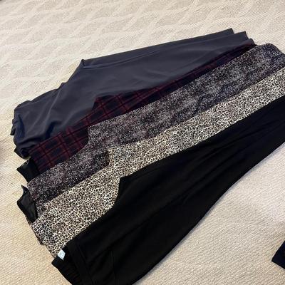 Slim-Sation, Tribal & More Capris Size M/L Plus Leggings (BR2-RG)