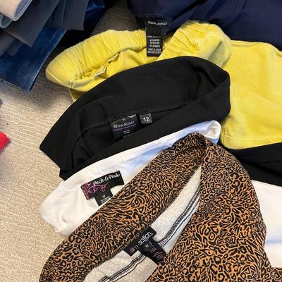 Slim-Sation, Tribal & More Capris Size M/L Plus Leggings (BR2-RG)