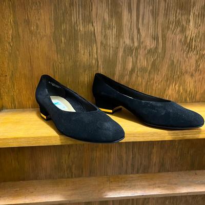 Aerosoles & More Low Plus High Heeled Pumps Size 8.5 (BR2-RG)