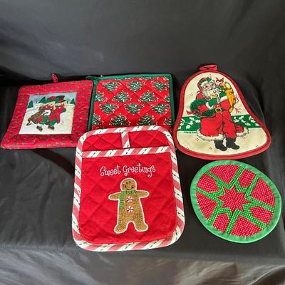 Holiday Linens (DR-MG)