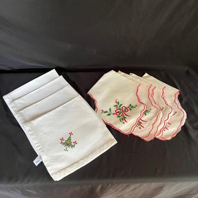 Holiday Linens (DR-MG)