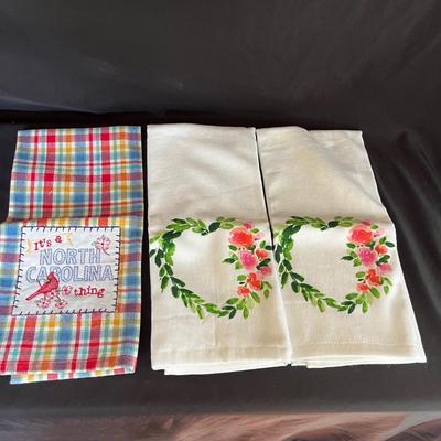 Holiday Linens (DR-MG)