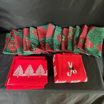 Holiday Linens (DR-MG)