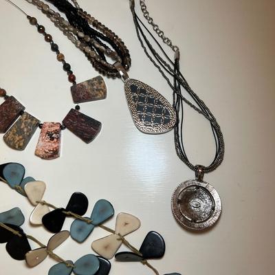 Chicoâ€™s & More 25+ Fashionable Statement Necklaces & More (BR2-RG)