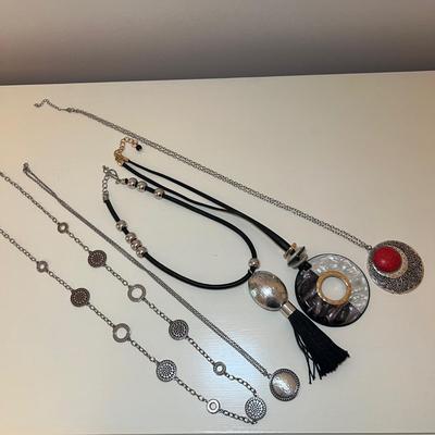 Chicoâ€™s & More 25+ Fashionable Statement Necklaces & More (BR2-RG)