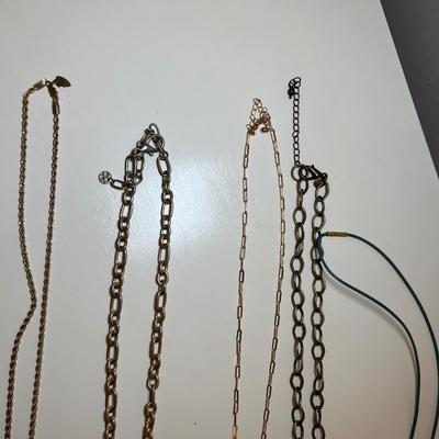 Chicoâ€™s & More 25+ Fashionable Statement Necklaces & More (BR2-RG)