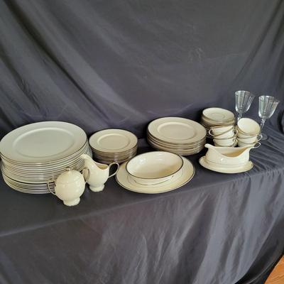 Eight Place Setting Franciscan Masterpiece China and More (SR-DW)