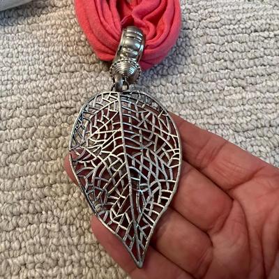 Pashmina & More Scarves Plus Straw Hat, Umbrellas & Belt (BR2-RG)