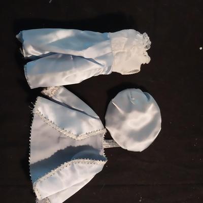 COLLECTABLE DOLLS AND MANY BODY PARTS TO MAKE MORE