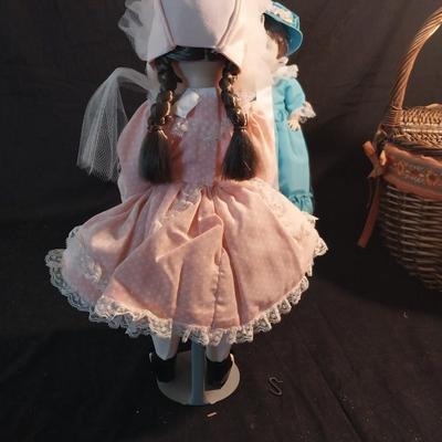 COLLECTABLE DOLLS AND MANY BODY PARTS TO MAKE MORE