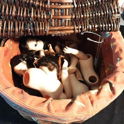 COLLECTABLE DOLLS AND MANY BODY PARTS TO MAKE MORE