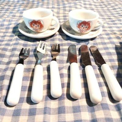 CHILDS PICNIC AND TEA SET