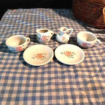 CHILDS PICNIC AND TEA SET