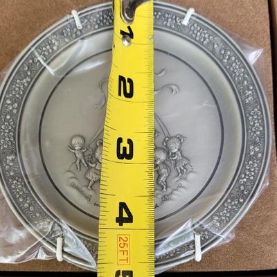 J.W. Angland 1983 Keepsake Maypole Plate