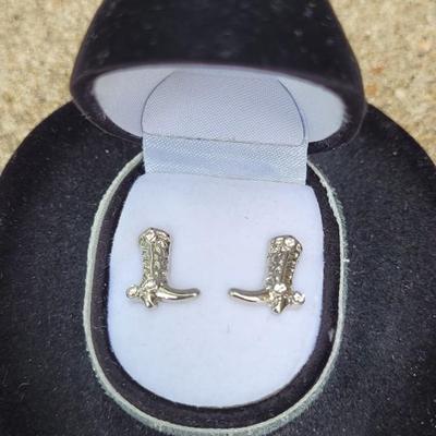 A: Cowboy Boot Earrings in a Cowboy Hat Jewelry Box