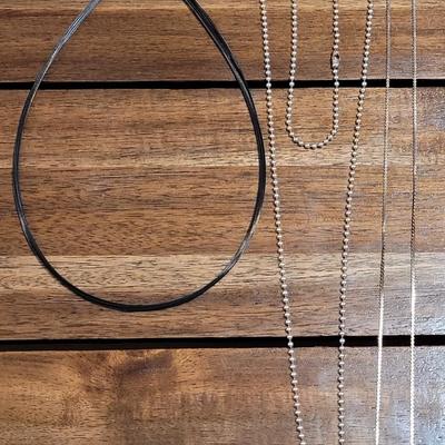 V: (3) Fashion Necklaces