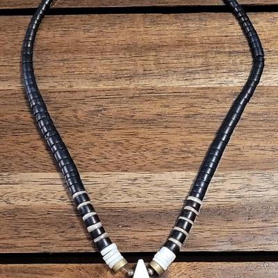 Uu: Stone Inlay Heishi Necklace