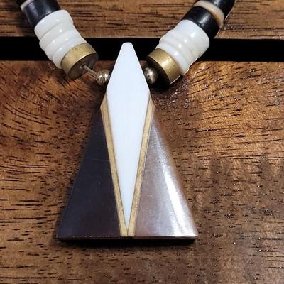 Uu: Stone Inlay Heishi Necklace