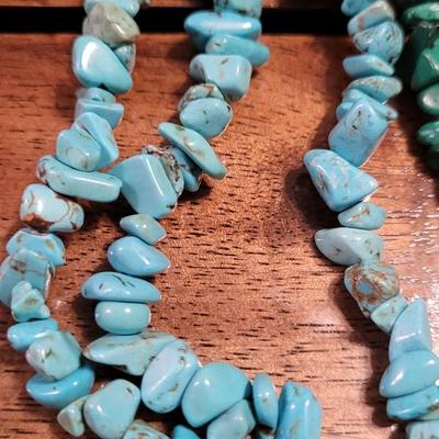 Eee: Malachite and Wagnerite Beads