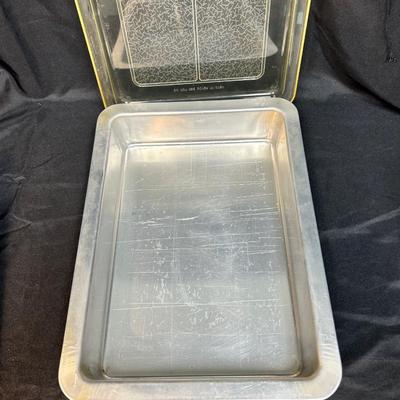 Vintage Insulated 13x9 Cake Pan with Lid and 2 Meatloaf/Bread Loaf Pans